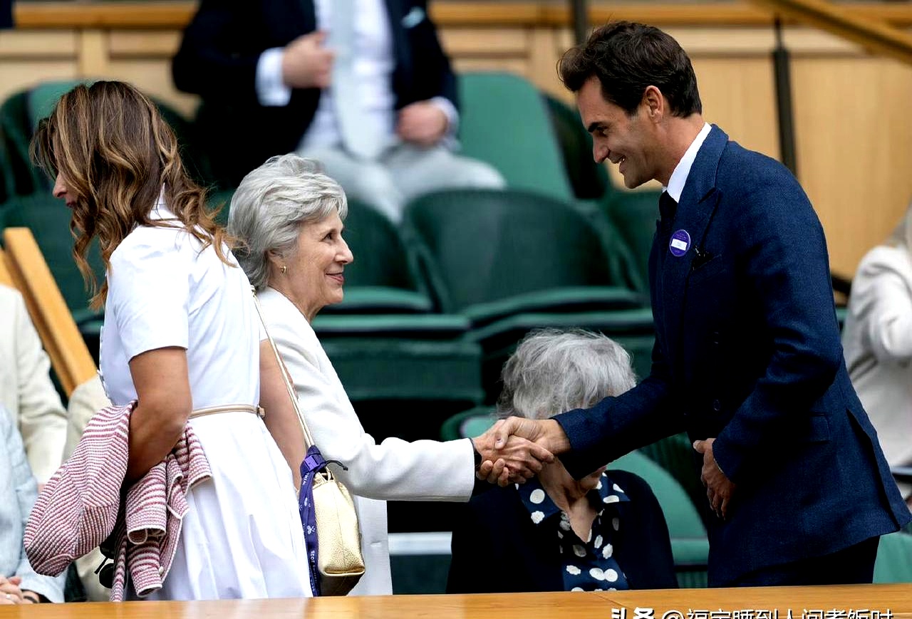 表现优异首场状态出色,篮网观众沸腾!,费德勒重返赛场热度持续攀升的简单介绍 表现优异首场状态出色,篮网观众沸腾!,费德勒重返赛场热度持续攀升的简单介绍