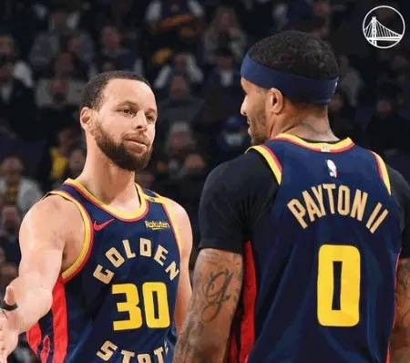 赛前金州勇士备战欧联,内部沟通细节曝光,管理层满意,团队化学反应显著 赛前金州勇士备战欧联,内部沟通细节曝光,管理层满意,团队化学反应显著