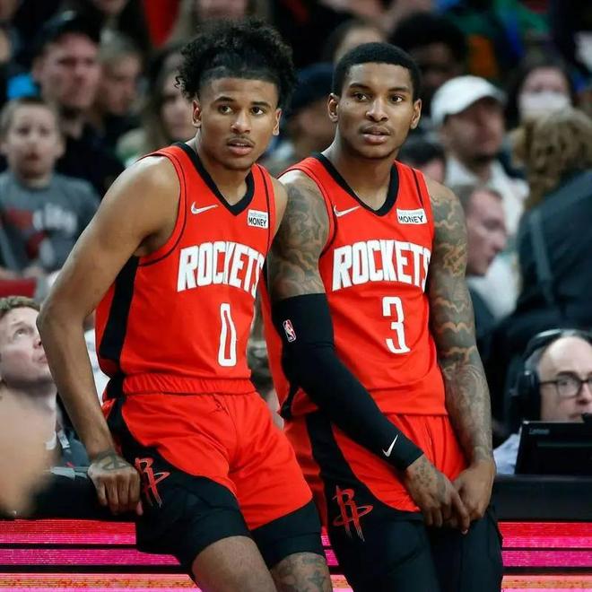 体育万博-关于斯图加特内部会议纪要流出：集结日扳平良机；欧超杯使命明确；阵容厚度经受考验的信息-体育万博